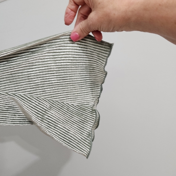 Out From Under Urban Outfitters Green Velvet Long Sleeve Square Neck Crop Top S - Picture 7 of 15